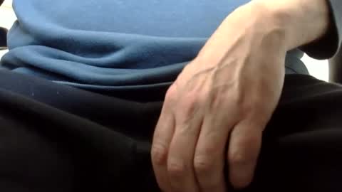 Snapshot of gent063 chatting on January 5, 2025, 6:35 pm gent063 online show from January 5, 2025, 6:35 pm