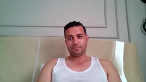 genteldevil online show from May 13, 2026, 2:14 pm