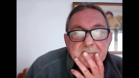 Snapshot of georg1412 chatting on December 10, 2024, 1:55 pm georg1412 online show from December 10, 2024, 1:55 pm