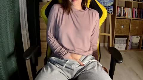 Melissa online show from November 25, 2025, 2:17 pm