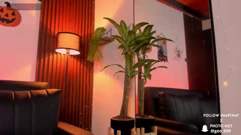 Snapshot of georgina_caruso chatting on October 19, 2025, 4:57 am Georgina Caruso online show from October 19, 2025, 4:57 am