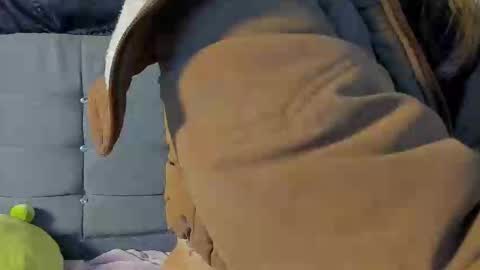 geraldinesuaan online show from December 16, 2025, 6:57 pm