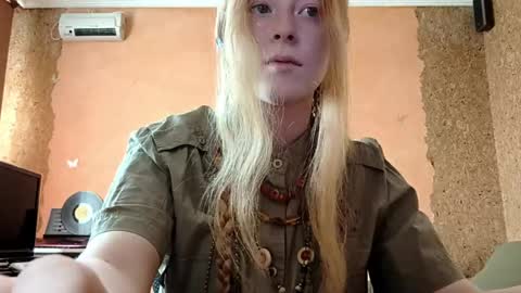 Snapshot of gertrudisturbe chatting on April 14, 2026, 11:33 pm Kate online show from April 14, 2026, 11:33 pm