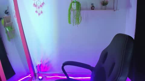 giaaaa   online show from March 15, 2026, 12:27 am