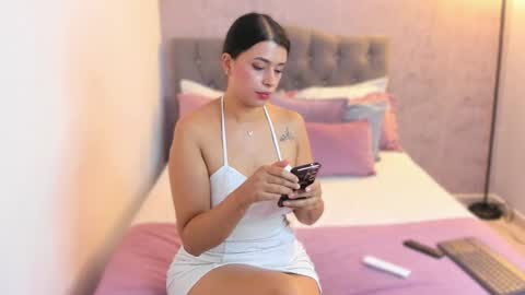 Gia online show from November 22, 2025, 5:01 pm