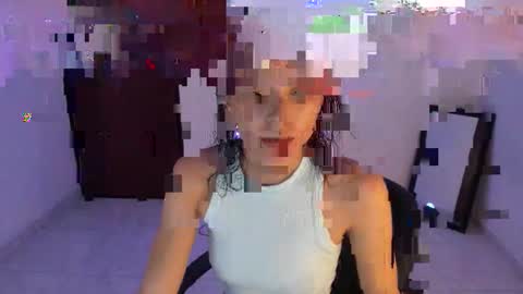 GIA WHITE Independet  online show from December 17, 2025, 7:14 am