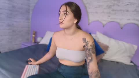 Gia online show from April 22, 2026, 7:37 pm