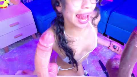 giaa rossi online show from April 2, 2026, 2:20 am