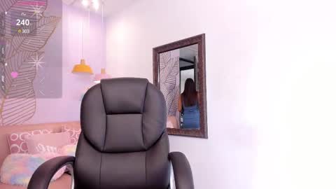 Gia  online show from March 7, 2025, 6:33 pm