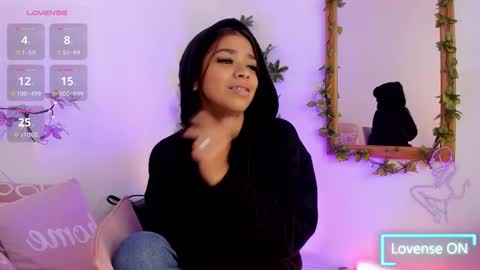 Gia  online show from September 28, 2025, 11:59 am