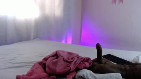 Snapshot of giagh_ chatting on October 1, 2025, 3:18 pm Gia online show from October 1, 2025, 3:18 pm