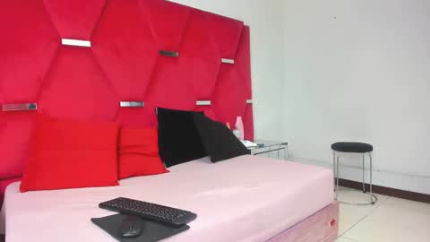 GiannaJohnson online show from November 17, 2025, 4:07 am