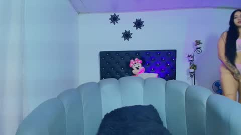 Giana Roberts online show from November 29, 2025, 10:51 am