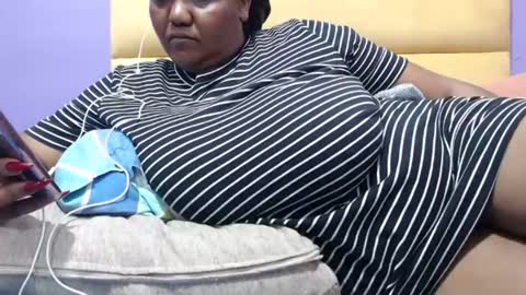 Snapshot of gianttitts chatting on January 22, 2025, 2:59 am gianttitts online show from January 22, 2025, 2:59 am