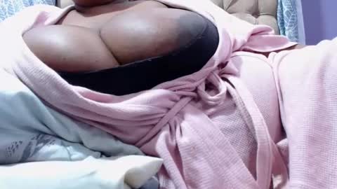 Snapshot of gianttitts chatting on February 24, 2025, 7:33 am gianttitts online show from February 24, 2025, 7:33 am