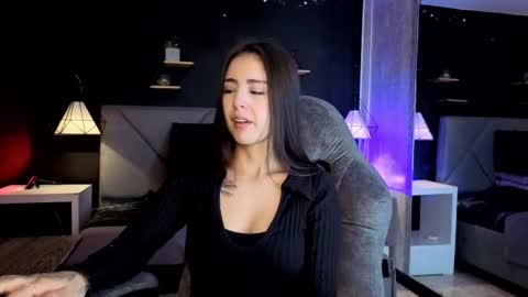 Gia online show from October 21, 2025, 1:12 pm