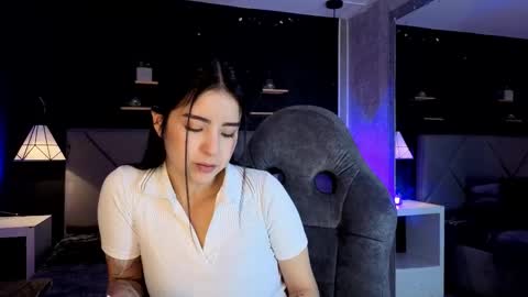 Gia online show from November 8, 2025, 1:22 pm