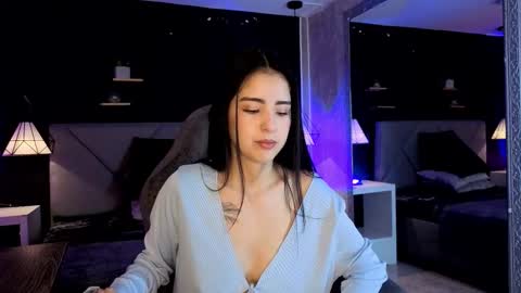 Gia online show from December 2, 2025, 2:34 pm