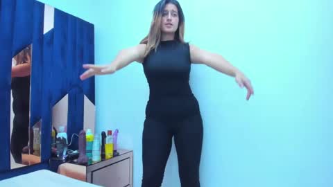 Snapshot of giaroussel chatting on January 5, 2025, 6:35 pm GiaRoussel online show from January 5, 2025, 6:35 pm