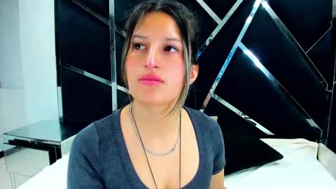 Snapshot of giaroussel chatting on December 14, 2025, 6:01 pm GiaRoussel online show from December 14, 2025, 6:01 pm