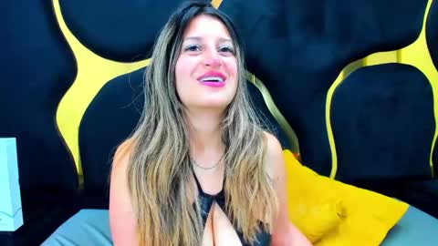 Snapshot of giaroussel chatting on December 15, 2025, 5:06 pm GiaRoussel online show from December 15, 2025, 5:06 pm