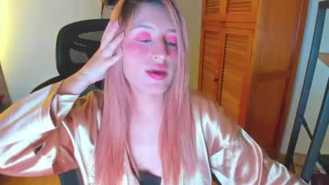Snapshot of giaroussel chatting on July 24, 2026, 6:39 pm GiaRoussel online show from July 24, 2026, 6:39 pm