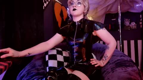 Giggles online show from April 8, 2026, 2:50 pm