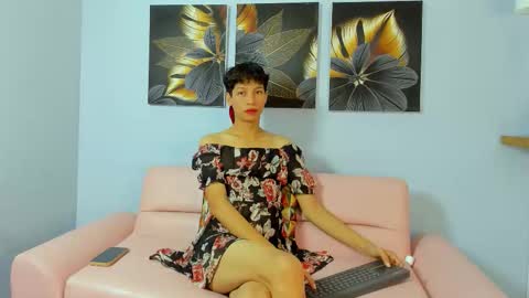 gigy___ online show from October 17, 2025, 12:41 pm