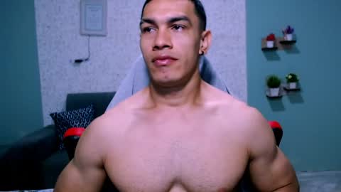 Snapshot of gilbert_marquez chatting on January 18, 2025, 12:26 pm GILBERT online show from January 18, 2025, 12:26 pm