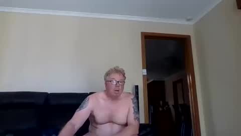 gimmmieoooo online show from December 18, 2025, 5:46 am