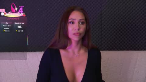 GinaMence online show from November 4, 2025, 5:23 pm