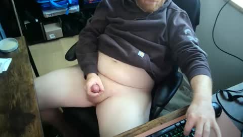 Snapshot of gingermooncum chatting on April 29, 2026, 6:14 pm gingermooncum online show from April 29, 2026, 6:14 pm