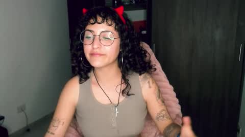 giny_bean online show from February 15, 2026, 7:51 am