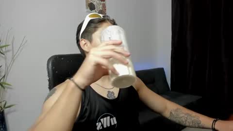 Snapshot of gio_russo chatting on December 14, 2024, 11:45 pm GioRusso online show from December 14, 2024, 11:45 pm