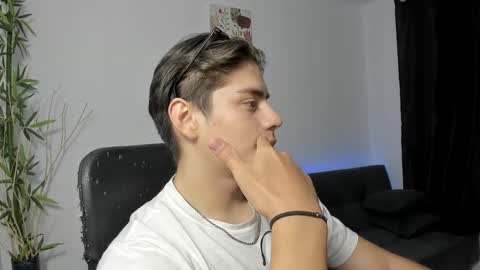 Snapshot of gio_russo chatting on December 24, 2024, 9:00 pm GioRusso online show from December 24, 2024, 9:00 pm