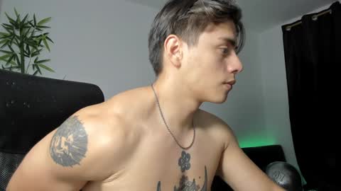 Snapshot of gio_russo chatting on January 29, 2025, 7:53 pm GioRusso online show from January 29, 2025, 7:53 pm