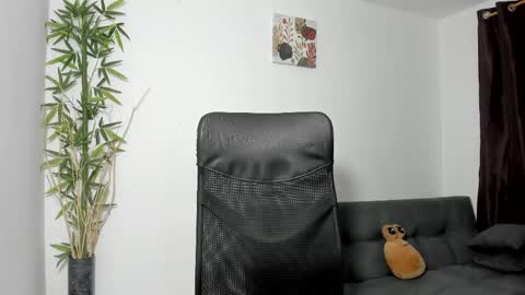 Snapshot of gio_russo chatting on February 24, 2025, 3:33 am GioRusso online show from February 24, 2025, 3:33 am