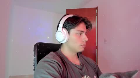 Snapshot of gio_russo chatting on September 30, 2025, 6:13 pm GioRusso online show from September 30, 2025, 6:13 pm