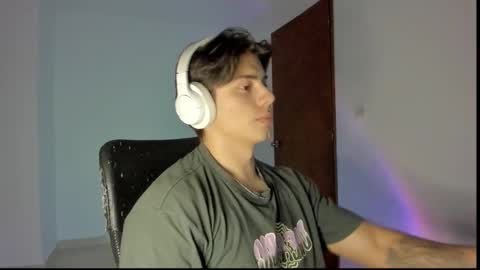 Snapshot of gio_russo chatting on October 15, 2025, 12:11 am GioRusso online show from October 15, 2025, 12:11 am