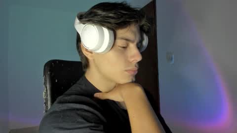 Snapshot of gio_russo chatting on October 24, 2025, 4:20 am GioRusso online show from October 24, 2025, 4:20 am