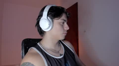 Snapshot of gio_russo chatting on November 17, 2025, 10:37 pm GioRusso online show from November 17, 2025, 10:37 pm