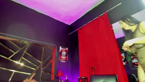 GiorginaSimons online show from September 18, 2025, 1:02 pm