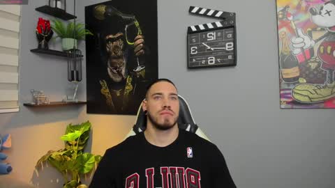 Giorgio leone online show from January 3, 2025, 3:49 am