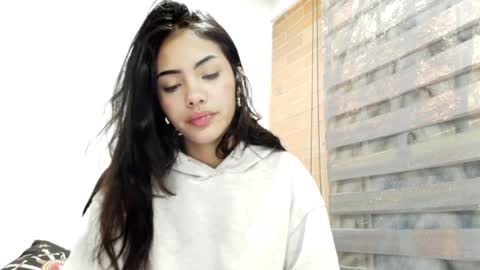 giovanna_oliveria online show from February 18, 2026, 11:33 pm