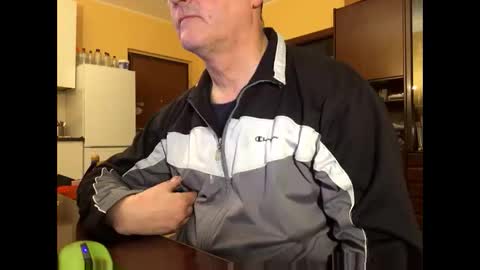 giovanni_1964 online show from December 31, 2024, 7:51 pm