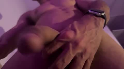 giovjock online show from December 3, 2024, 9:01 pm