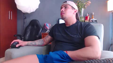 piggy boy online show from November 18, 2025, 6:34 pm