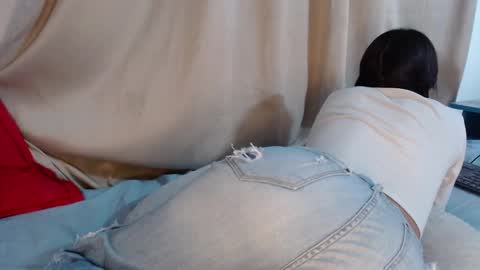 Snapshot of girl_honey_ chatting on January 16, 2025, 2:09 am Aleja online show from January 16, 2025, 2:09 am