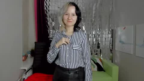 girl_next_doorr online show from February 2, 2025, 12:57 pm