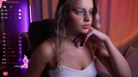 Snapshot of girl_peach_ chatting on December 1, 2024, 9:26 pm Kate online show from December 1, 2024, 9:26 pm